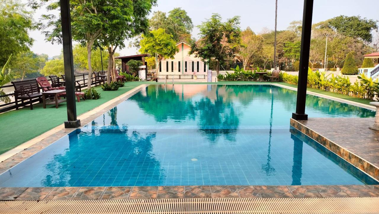 Toh Buk Seng Ayutthaya Hotel Luaran gambar